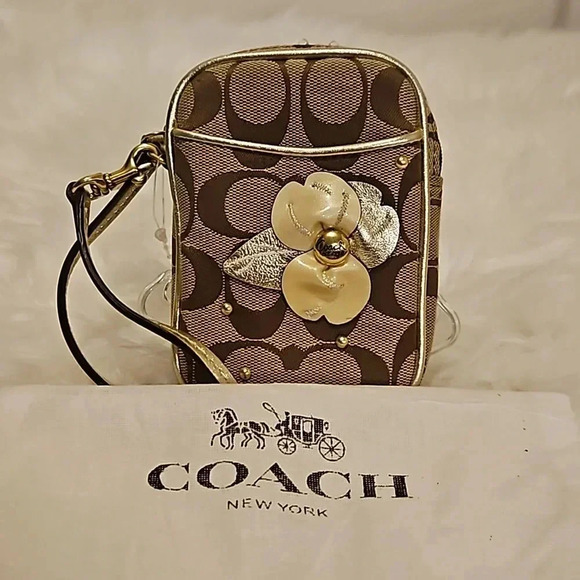 Coach Floral Applique Wristlet and Dustbag. Rare. HTF. - Picture 1 of 6